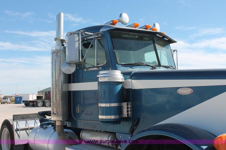 image for item H5542 2000 Peterbilt 379 semi truck