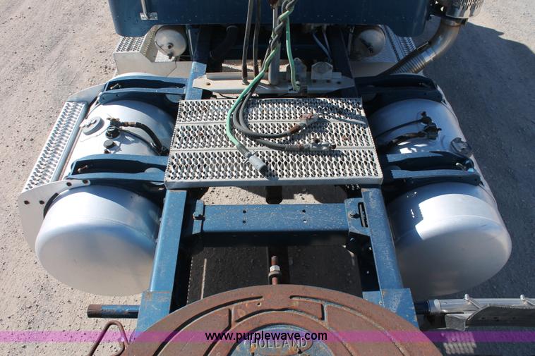 image for item H5542 2000 Peterbilt 379 semi truck