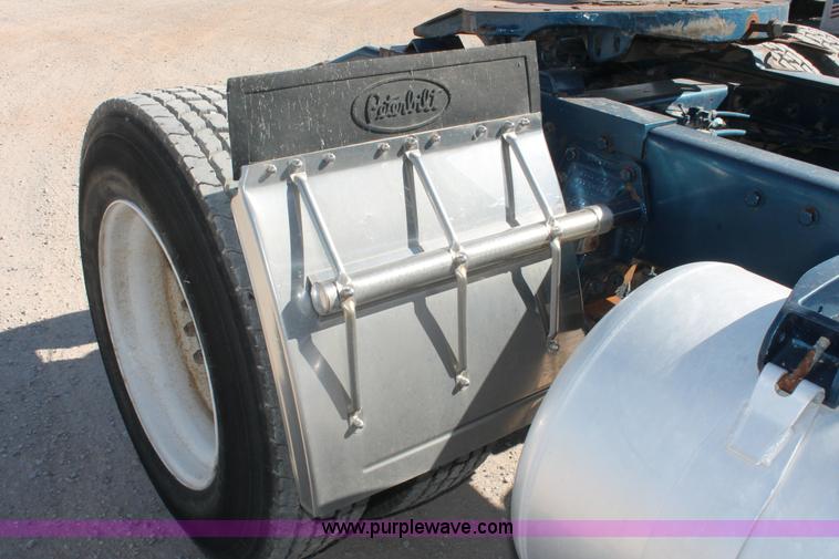 image for item H5542 2000 Peterbilt 379 semi truck