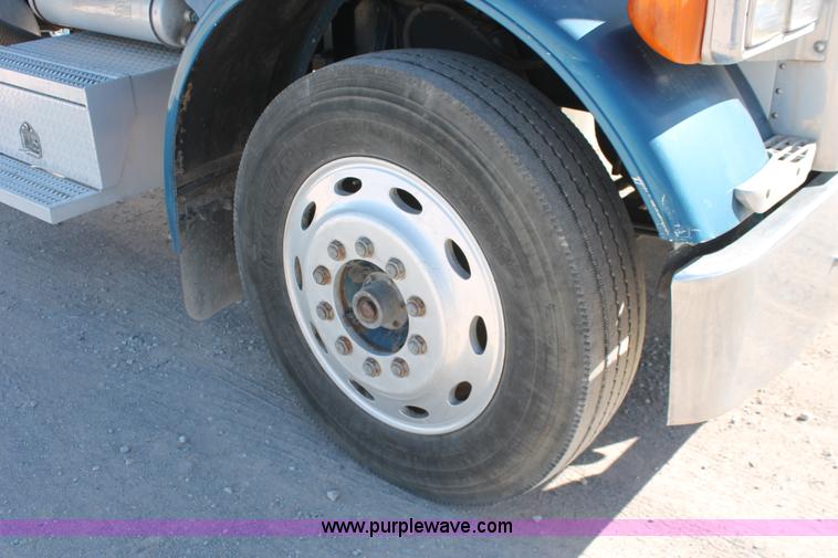 image for item H5542 2000 Peterbilt 379 semi truck