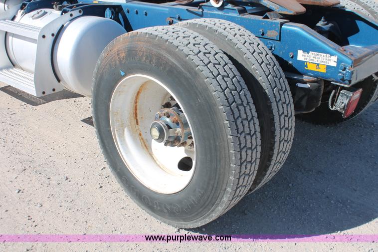 image for item H5542 2000 Peterbilt 379 semi truck