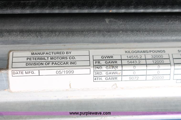 image for item H5542 2000 Peterbilt 379 semi truck