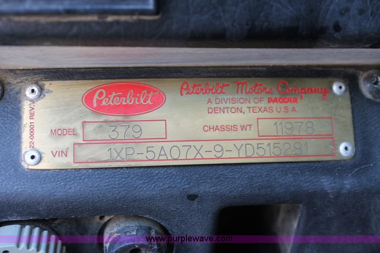 image for item H5542 2000 Peterbilt 379 semi truck