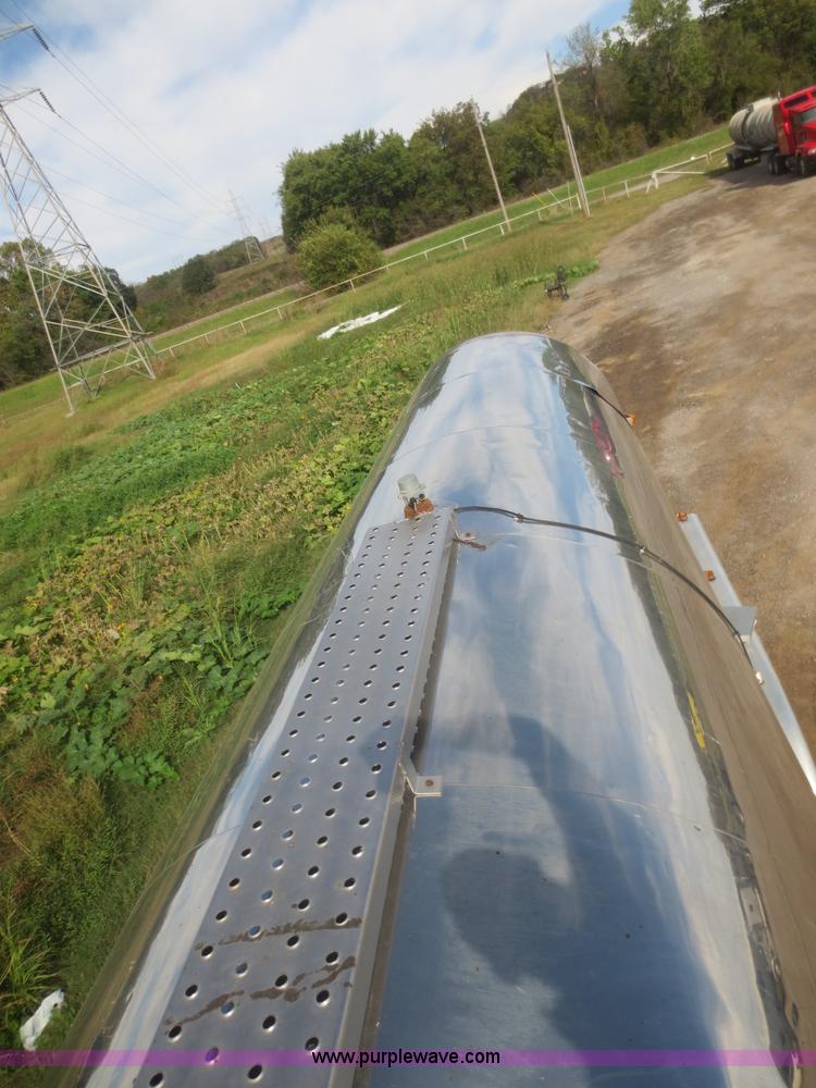 image for item I2192 1986 Acro stainless steel tank trailer
