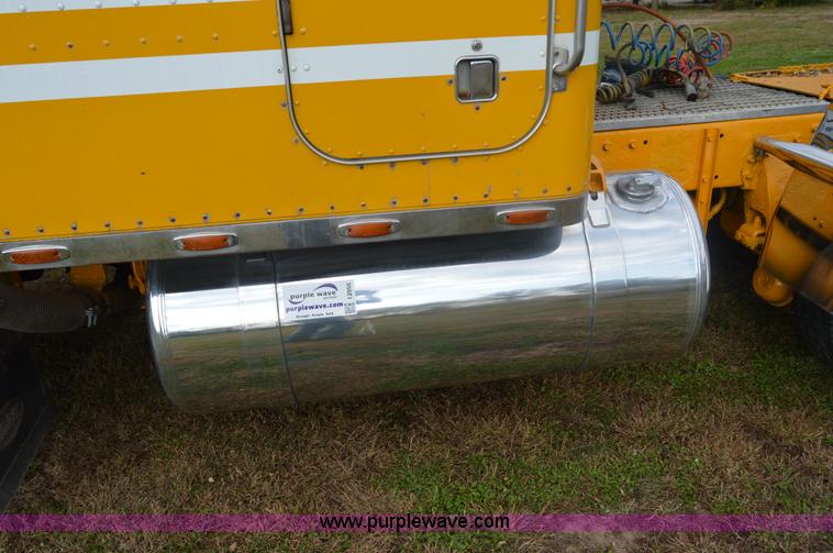 image for item I2956 1984 Peterbilt 359 semi truck