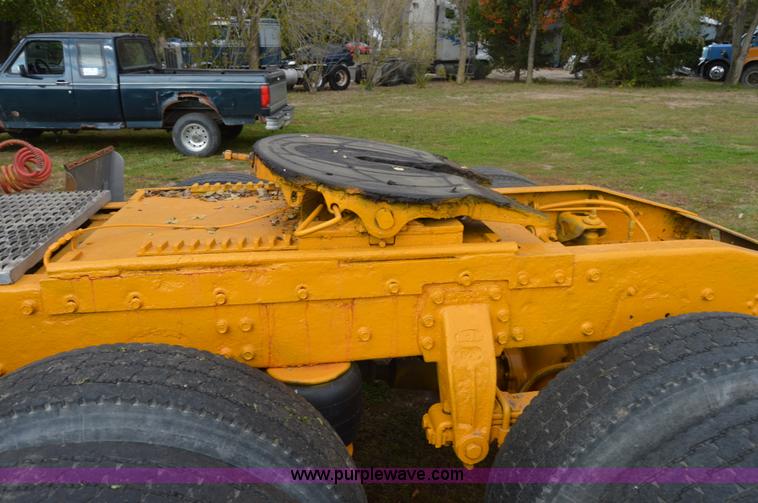 image for item I2956 1984 Peterbilt 359 semi truck