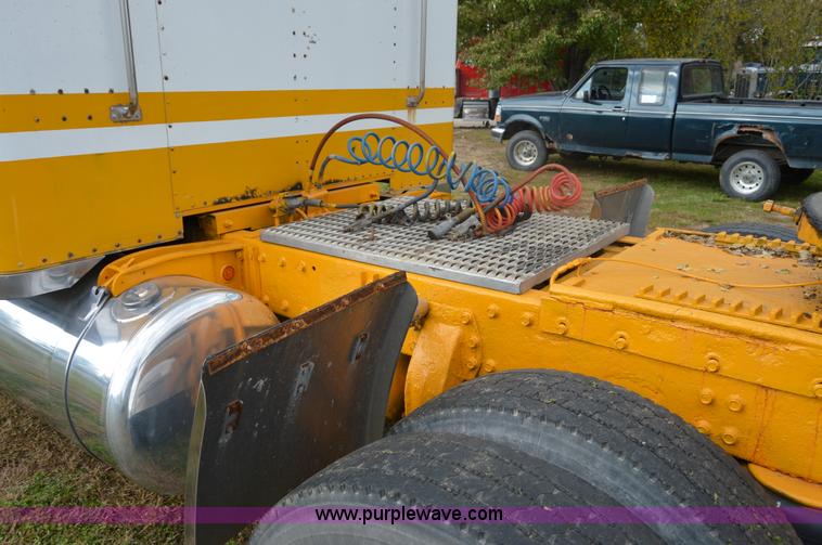 image for item I2956 1984 Peterbilt 359 semi truck