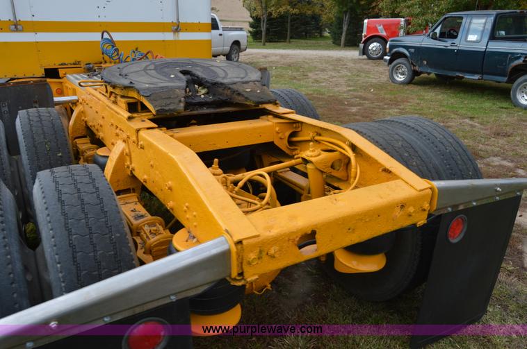 image for item I2956 1984 Peterbilt 359 semi truck