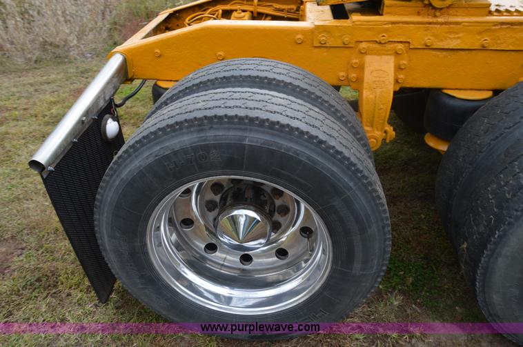 image for item I2956 1984 Peterbilt 359 semi truck