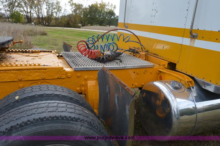 image for item I2956 1984 Peterbilt 359 semi truck