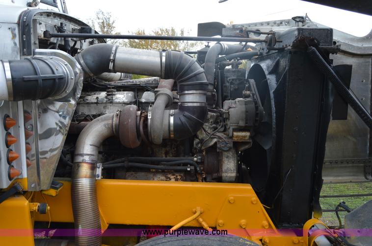 image for item I2956 1984 Peterbilt 359 semi truck