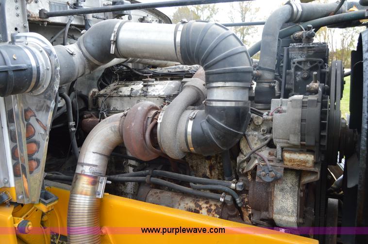 image for item I2956 1984 Peterbilt 359 semi truck