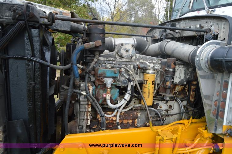 image for item I2956 1984 Peterbilt 359 semi truck