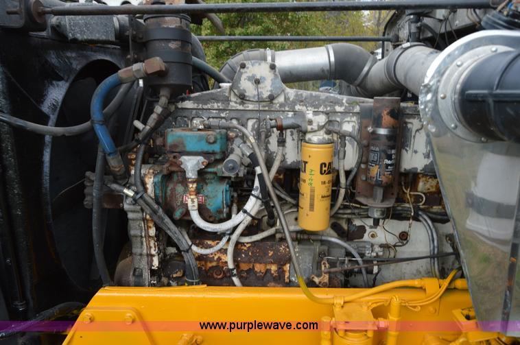 image for item I2956 1984 Peterbilt 359 semi truck