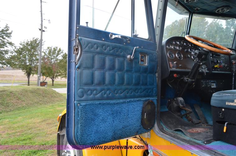 image for item I2956 1984 Peterbilt 359 semi truck