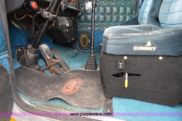 image for item I2956 1984 Peterbilt 359 semi truck