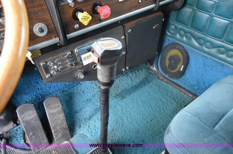 image for item I2956 1984 Peterbilt 359 semi truck