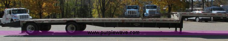 image for item I4123 1996 Wilson CFD-900 step deck trailer