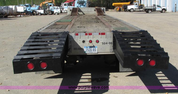 image for item I4123 1996 Wilson CFD-900 step deck trailer