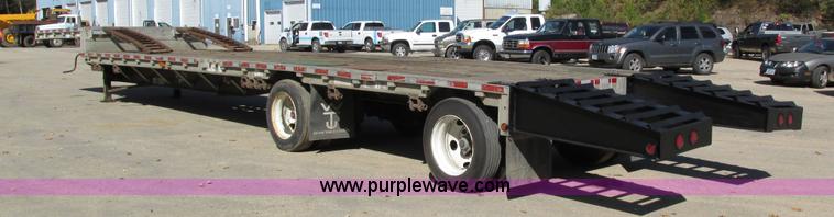 image for item I4123 1996 Wilson CFD-900 step deck trailer