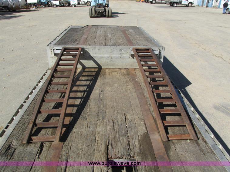 image for item I4123 1996 Wilson CFD-900 step deck trailer