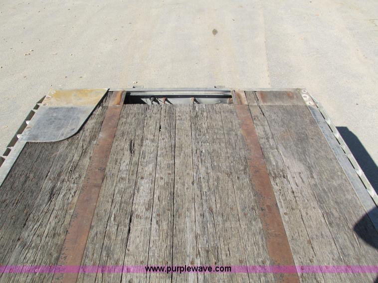 image for item I4123 1996 Wilson CFD-900 step deck trailer