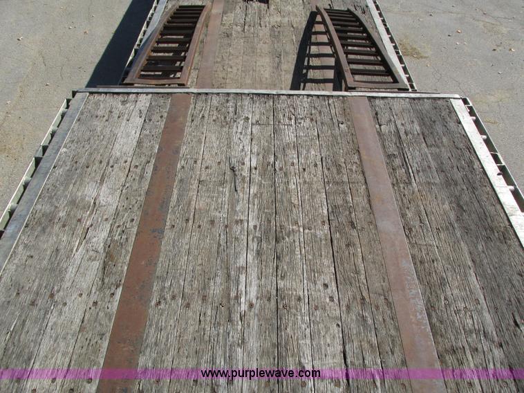 image for item I4123 1996 Wilson CFD-900 step deck trailer