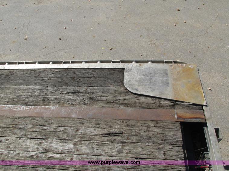 image for item I4123 1996 Wilson CFD-900 step deck trailer