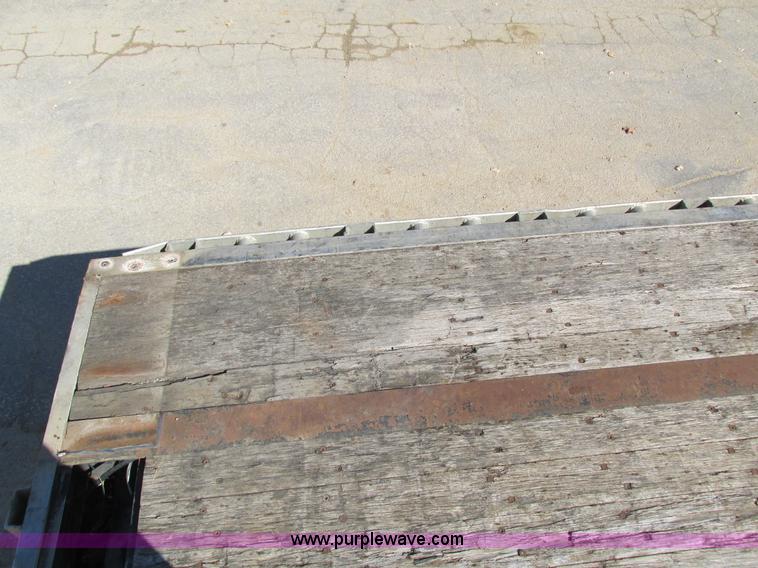 image for item I4123 1996 Wilson CFD-900 step deck trailer