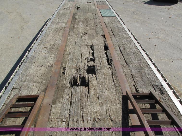 image for item I4123 1996 Wilson CFD-900 step deck trailer