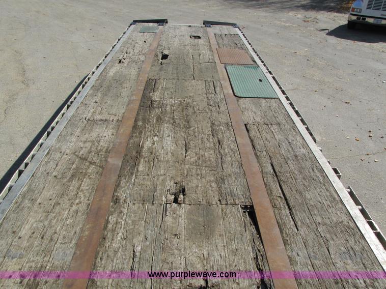 image for item I4123 1996 Wilson CFD-900 step deck trailer