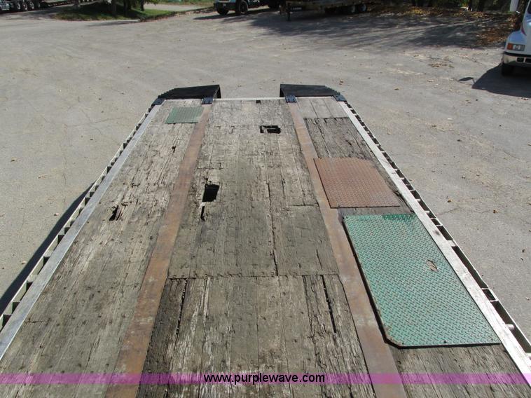 image for item I4123 1996 Wilson CFD-900 step deck trailer