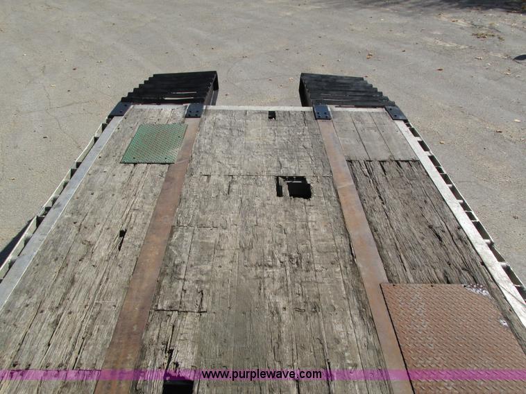 image for item I4123 1996 Wilson CFD-900 step deck trailer