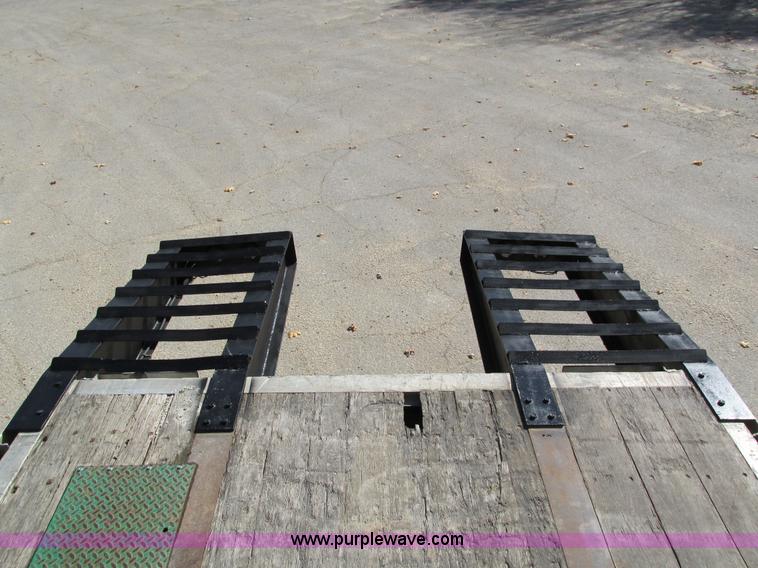 image for item I4123 1996 Wilson CFD-900 step deck trailer