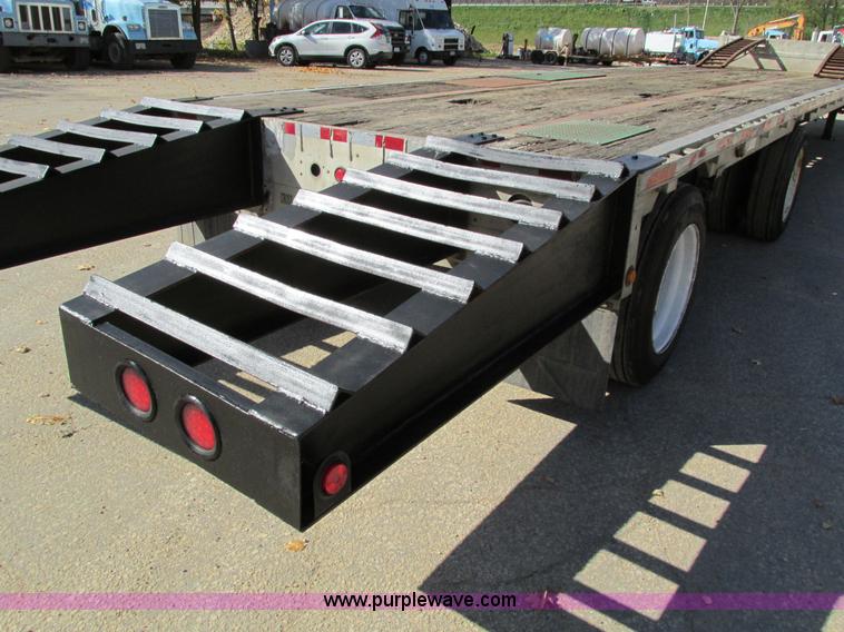 image for item I4123 1996 Wilson CFD-900 step deck trailer