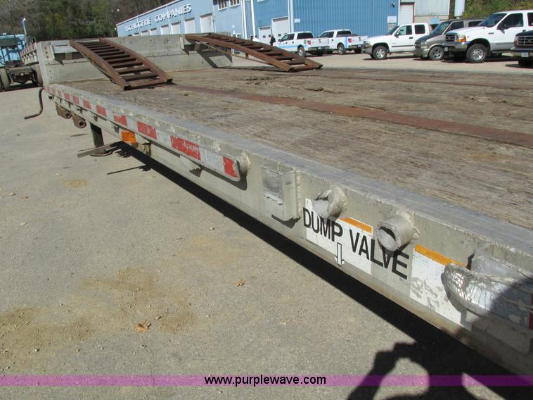image for item I4123 1996 Wilson CFD-900 step deck trailer