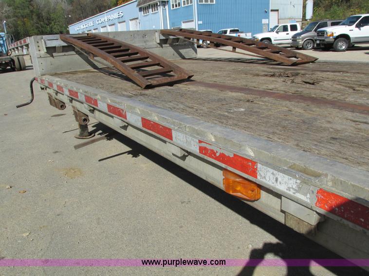 image for item I4123 1996 Wilson CFD-900 step deck trailer