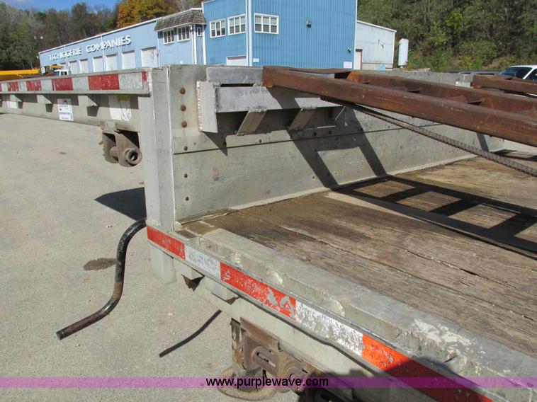 image for item I4123 1996 Wilson CFD-900 step deck trailer