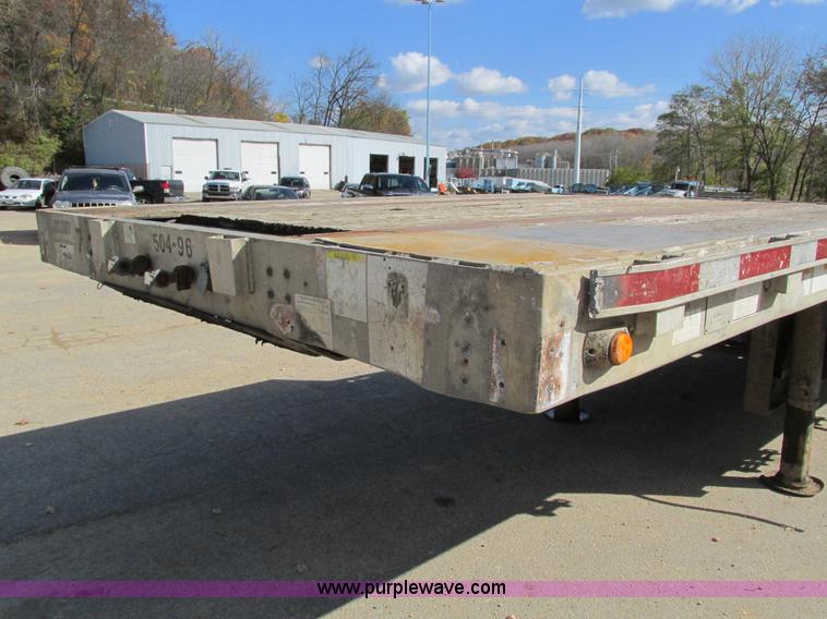 image for item I4123 1996 Wilson CFD-900 step deck trailer