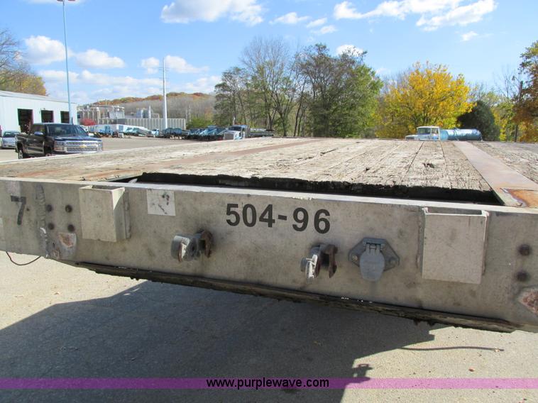 image for item I4123 1996 Wilson CFD-900 step deck trailer