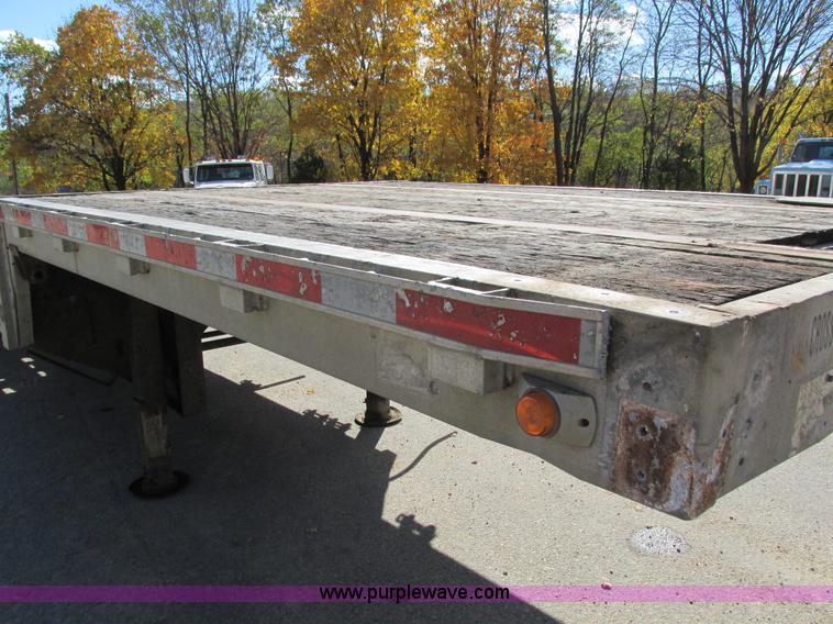 image for item I4123 1996 Wilson CFD-900 step deck trailer