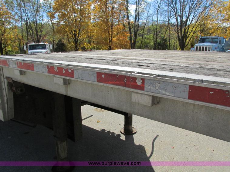 image for item I4123 1996 Wilson CFD-900 step deck trailer