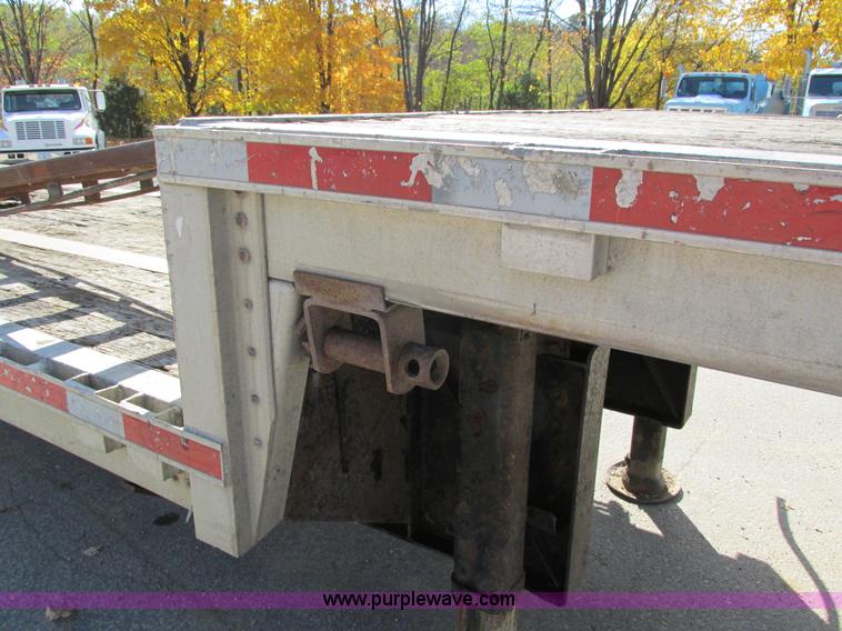 image for item I4123 1996 Wilson CFD-900 step deck trailer