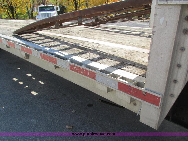 image for item I4123 1996 Wilson CFD-900 step deck trailer