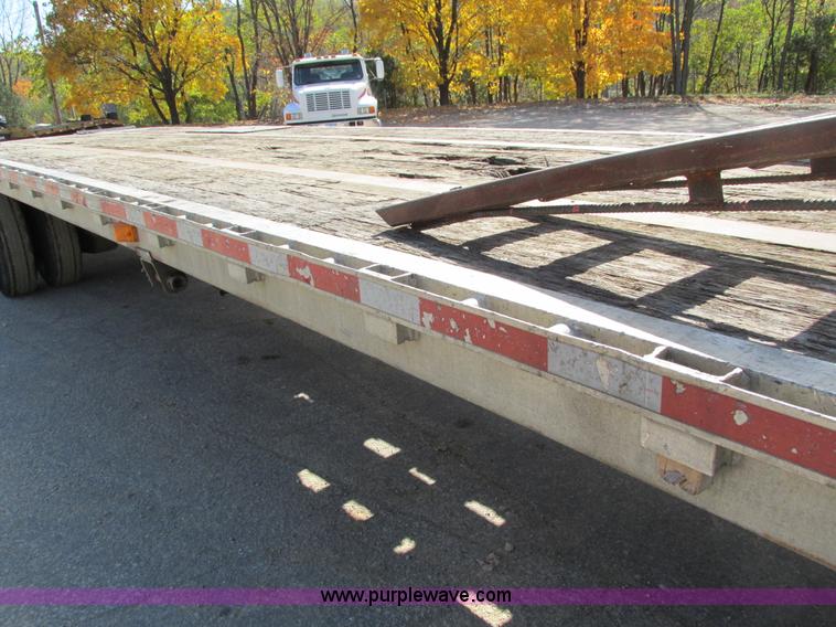 image for item I4123 1996 Wilson CFD-900 step deck trailer