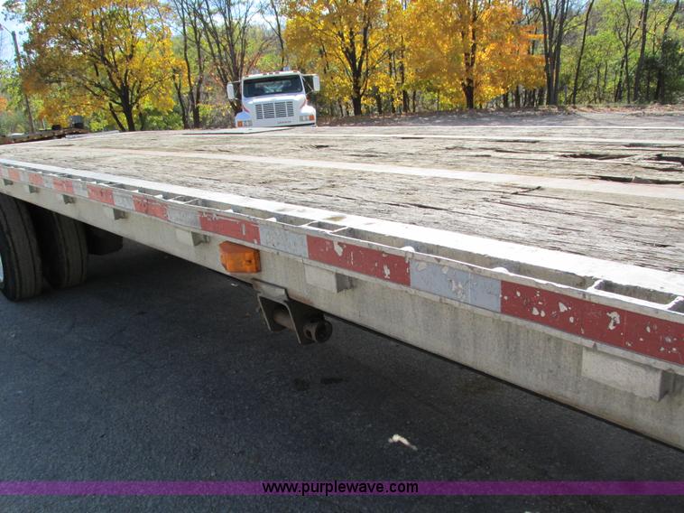 image for item I4123 1996 Wilson CFD-900 step deck trailer