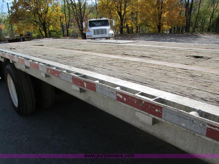 image for item I4123 1996 Wilson CFD-900 step deck trailer