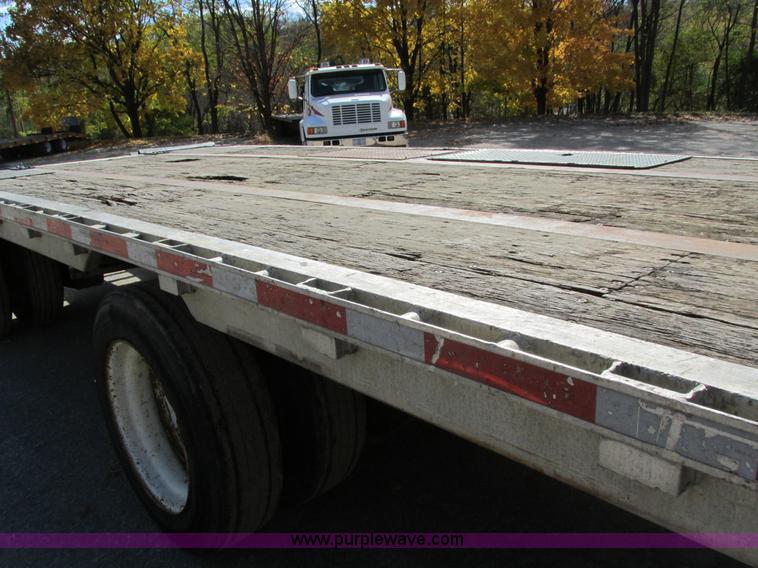 image for item I4123 1996 Wilson CFD-900 step deck trailer