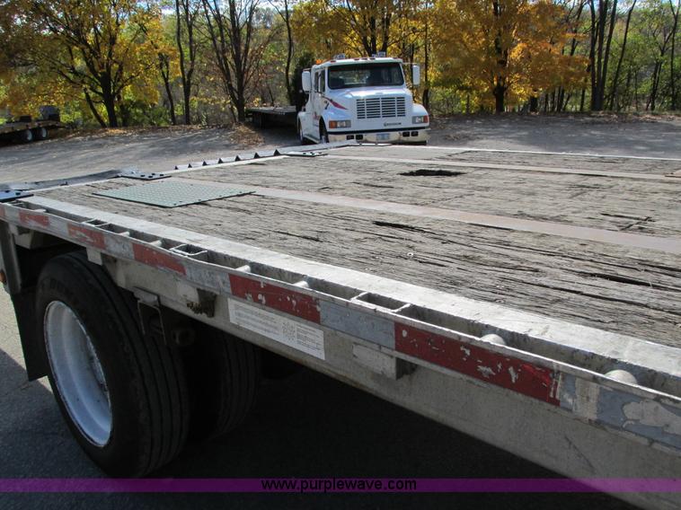 image for item I4123 1996 Wilson CFD-900 step deck trailer