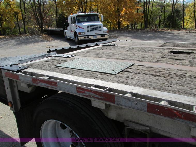 image for item I4123 1996 Wilson CFD-900 step deck trailer